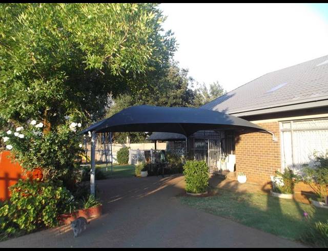 8 BEDROOM HOUSE FOR SALE IN SONLAND PARK